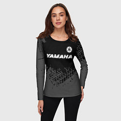 Лонгслив женский Yamaha speed на темном фоне со следами шин: символ, цвет: 3D-принт — фото 2