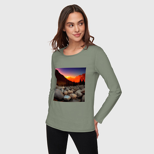 Женский лонгслив Горный пейзаж в закате солнца, каменная река / Авокадо – фото 3