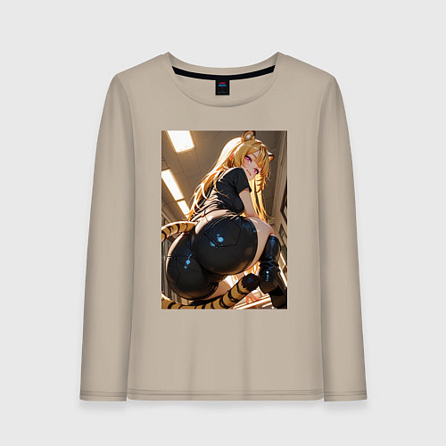 Женский лонгслив Девушка-тигрица в облегающих щортиках / Миндальный – фото 1