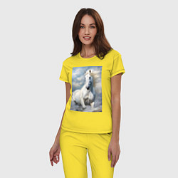Пижама хлопковая женская Белая лошадь на фоне неба, цвет: желтый — фото 2