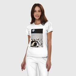 Пижама хлопковая женская Енот на луне делает селфи, цвет: белый — фото 2