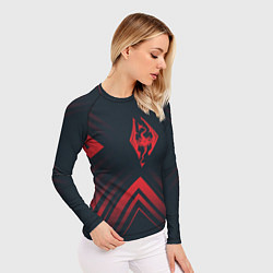 Рашгард женский Красный Символ Skyrim на темном фоне со стрелками, цвет: 3D-принт — фото 2