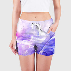 Шорты женские Белые узоры на абстрактном фиолетовом фоне, цвет: 3D-принт — фото 2