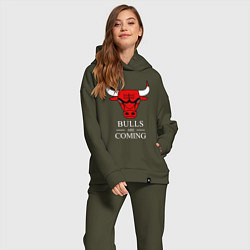 Женский костюм оверсайз Chicago Bulls are coming Чикаго Буллз, цвет: хаки — фото 2
