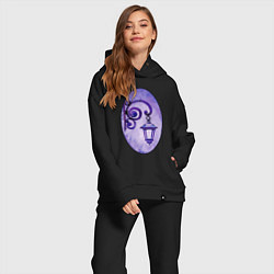 Женский костюм оверсайз Фиолетовый фонарь в рамке, цвет: черный — фото 2