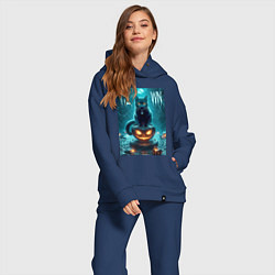 Женский костюм оверсайз Чёрный кот сидит на тыкве - хэллоуин, цвет: тёмно-синий — фото 2