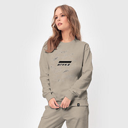 Костюм хлопковый женский Ateez автографы, цвет: миндальный — фото 2