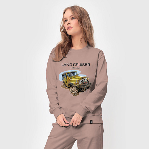 Женский костюм Toyota Land Cruiser FJ 40 4X4 / Пыльно-розовый – фото 3