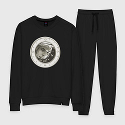 Костюм хлопковый женский Юрий Гагарин в иллюминаторе, цвет: черный