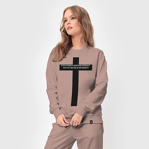 Женский костюм Кто к нам с мечом придет черный крест с цитатой Ал / Пыльно-розовый – фото 3