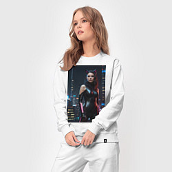 Костюм хлопковый женский Девушка с кошачьими ушами стоит на фоне небоскребо, цвет: белый — фото 2