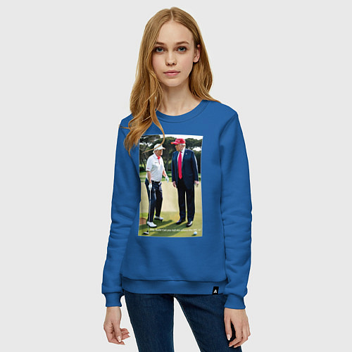 Женский свитшот Джо и Дональд на поле для гольфа / Синий – фото 3