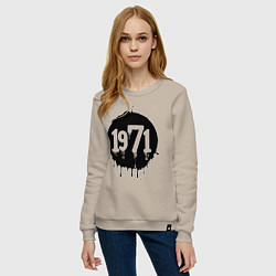 Свитшот хлопковый женский Черный круг с числом 1971, цвет: миндальный — фото 2