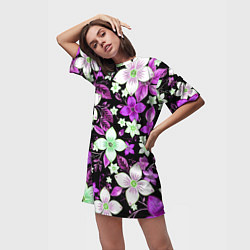 Футболка женская длинная Фиолетово-белые цветы на чёрном фоне, цвет: 3D-принт — фото 2