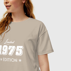 Футболка оверсайз женская Limited Edition 1975 цвета миндальный — фото 2