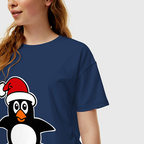 Женская футболка оверсайз Новогодний пингвин / Тёмно-синий – фото 3