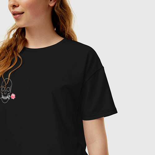 Женская футболка оверсайз Череп с розой / Черный – фото 3