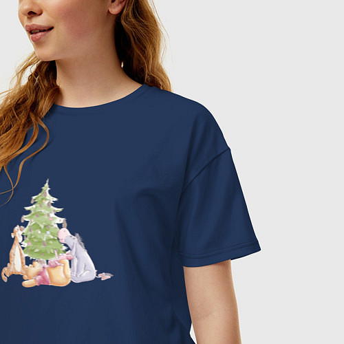 Женская футболка оверсайз Винни и друзья у ёлки / Тёмно-синий – фото 3