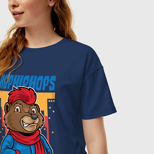 Женская футболка оверсайз Медведь с красным шарфом / Тёмно-синий – фото 3