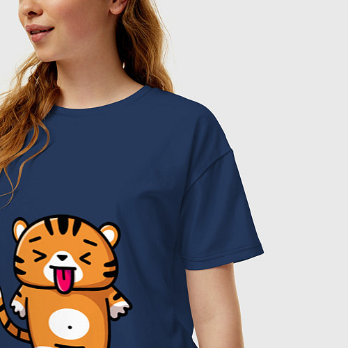 Женская футболка оверсайз Милый тигренок - символ года 2022 / Тёмно-синий – фото 3