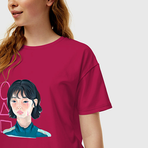 Женская футболка оверсайз Игра в кальмара - девушка / Маджента – фото 3