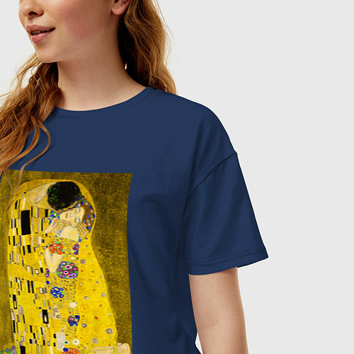 Женская футболка оверсайз Поцелуй картина Климта / Тёмно-синий – фото 3