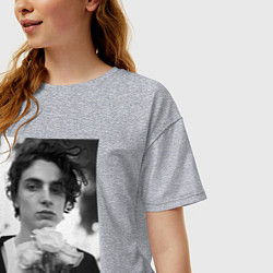Футболка оверсайз женская Timothee Chalamet с розами, цвет: меланж — фото 2