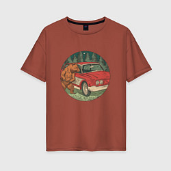 Женская футболка оверсайз Медведь и машина в лесу