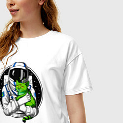 Футболка оверсайз женская Космонавт с инопланетным котом, цвет: белый — фото 2