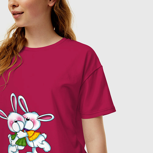 Женская футболка оверсайз Пара влюбленных заек / Маджента – фото 3