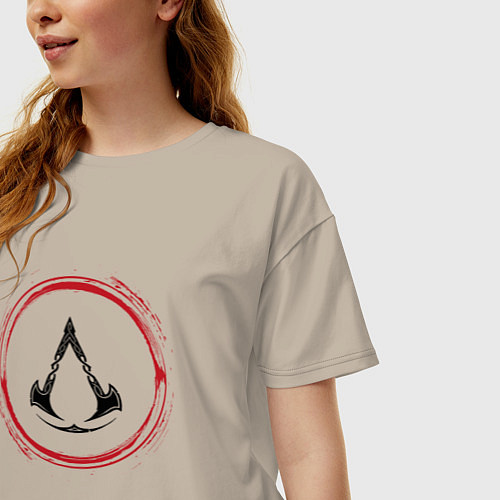 Женская футболка оверсайз Символ Assassins Creed и красная краска вокруг / Миндальный – фото 3