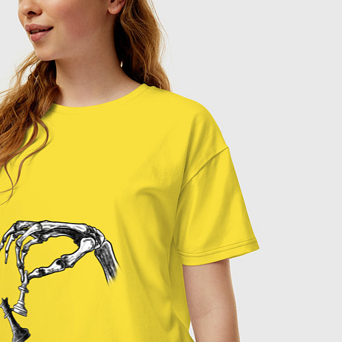 Женская футболка оверсайз Рука с шахматами / Желтый – фото 3