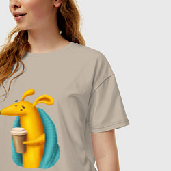 Футболка оверсайз женская Песик под пледом с кофе, цвет: миндальный — фото 2