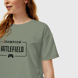 Футболка оверсайз женская Battlefield gaming champion: рамка с лого и джойст, цвет: авокадо — фото 2