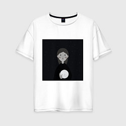 Женская футболка оверсайз Девочка с луной в руке на фоне звёздного неба