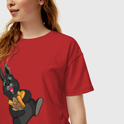 Футболка оверсайз женская Черный кролик с морковкой, цвет: красный — фото 2