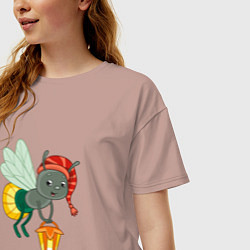 Футболка оверсайз женская Мультяшный светлячок с фонариком, цвет: пыльно-розовый — фото 2