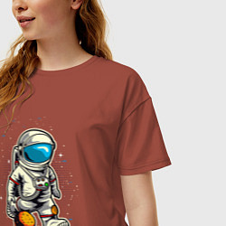 Футболка оверсайз женская Космонавт играет планетой как мячом, цвет: кирпичный — фото 2