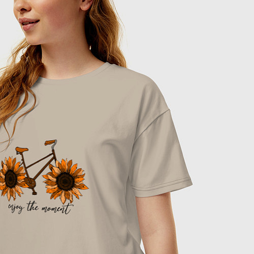 Женская футболка оверсайз Велосипед с подсолнухами / Миндальный – фото 3