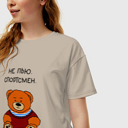 Футболка оверсайз женская Мишка в тельняшке спортсмен, цвет: миндальный — фото 2