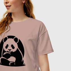 Футболка оверсайз женская Сидящая чёрная панда, цвет: пыльно-розовый — фото 2
