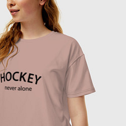 Футболка оверсайз женская Hockey never alone - motto, цвет: пыльно-розовый — фото 2