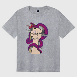 Женская футболка оверсайз Кобра вьется вокруг руки механика