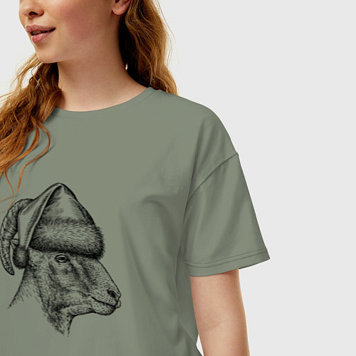 Женская футболка оверсайз Баран в новогоднем колпаке / Авокадо – фото 3