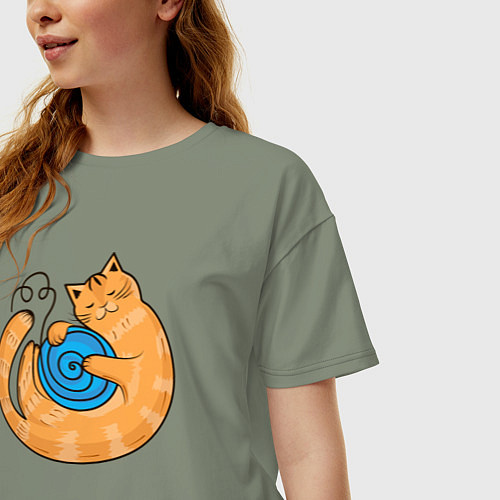 Женская футболка оверсайз Арт мультяшный рыжий кот с клубком спит котуром / Авокадо – фото 3