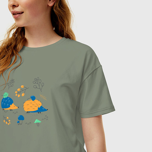 Женская футболка оверсайз Ежики в лесу с веточками и грибами / Авокадо – фото 3