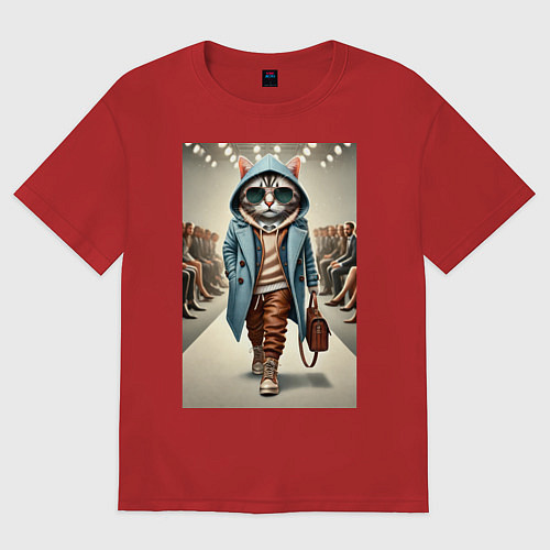 Женская футболка оверсайз Модный кот в очках на дефиле животных / Красный – фото 1