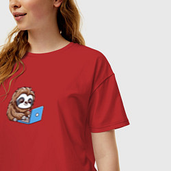 Футболка оверсайз женская Ленивец работает за ноутбуком, цвет: красный — фото 2