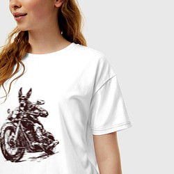 Футболка оверсайз женская Доберман байкер на мотоцикле чоппере, цвет: белый — фото 2