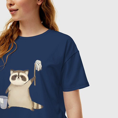 Женская футболка оверсайз Енот убирается / Тёмно-синий – фото 3